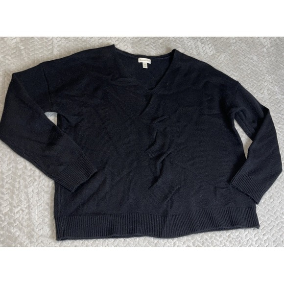 Garnet Hill Sweaters - Garnet Hill  Black cashmere‎ Cable Front Detail Preppy V neck sweater Medium